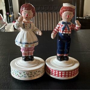 Vintage Raggedy Ann and Andy spinning music boxes.  1971 Bobbs-Merrill Company
